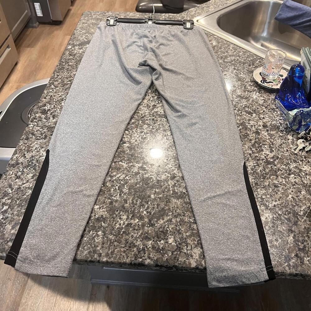 No Boundaries Women's Gray Activewear Leggings Size L/G (11-13)
